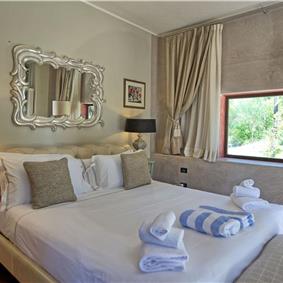 5 bedroom villa with pool and tennis court near San Gimignano, sleeps 10